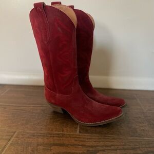 Dingo Red Suede Heeled Boots